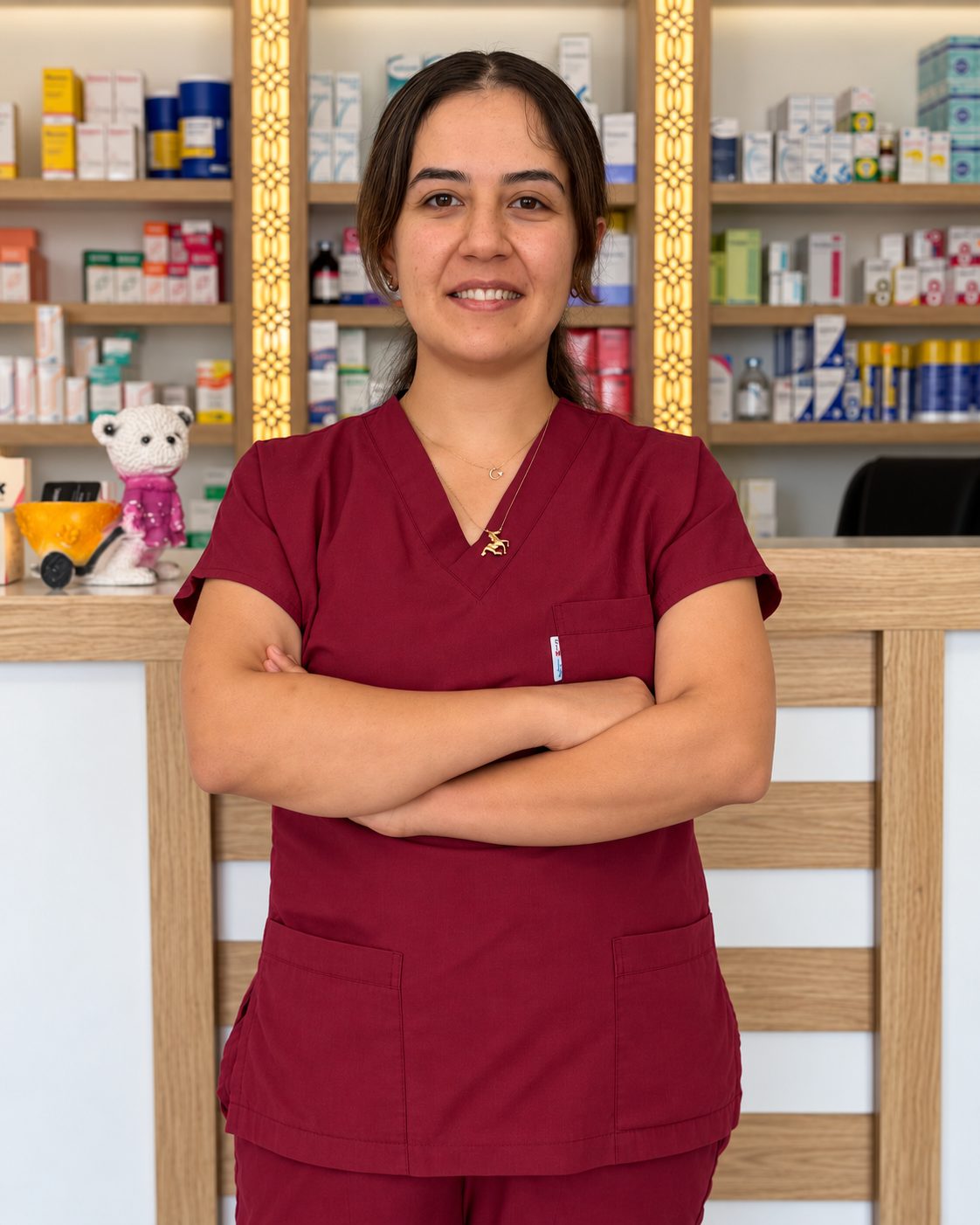 Klinik ekibinden bir veteriner hekim, karşılama alanında