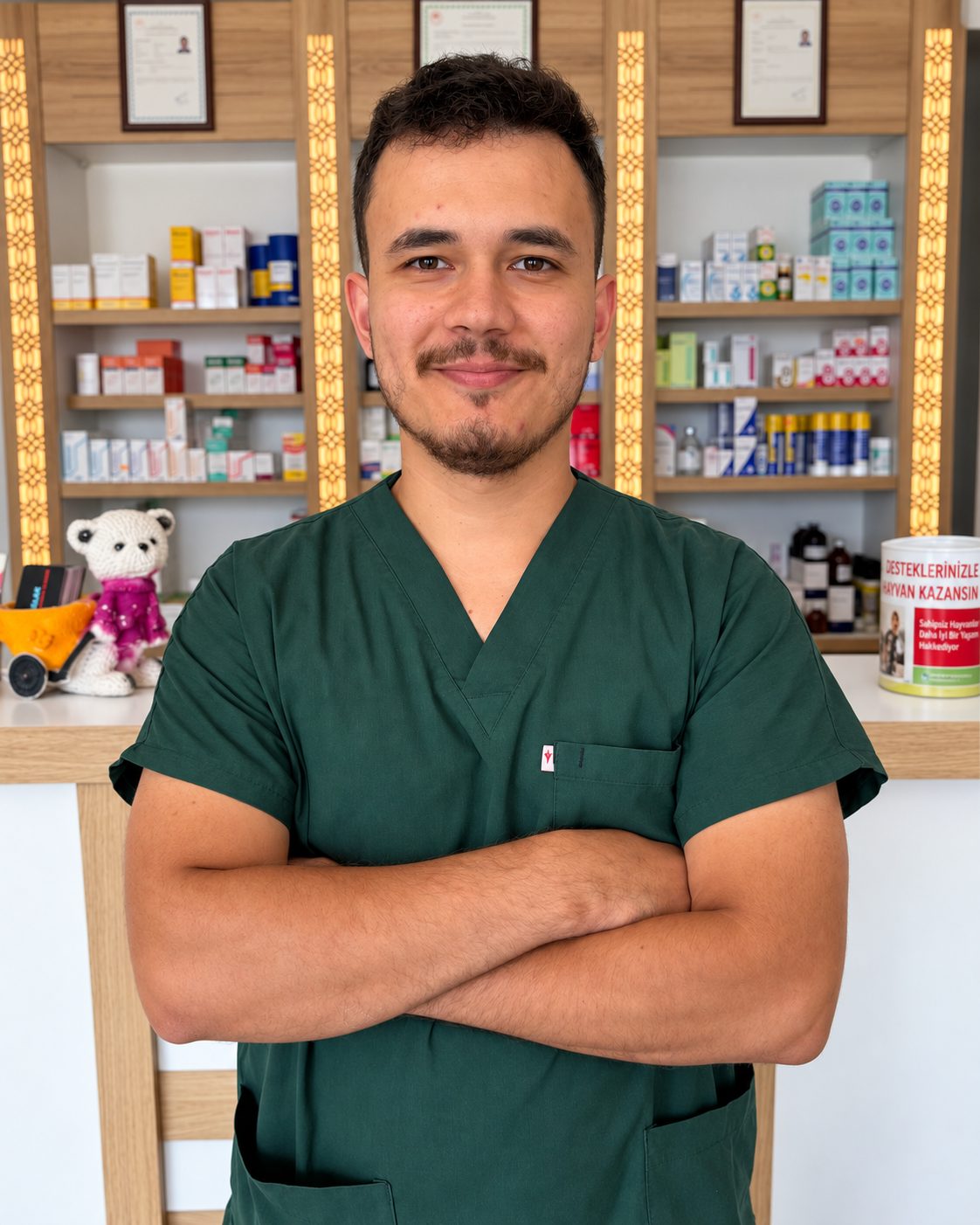 Klinik ekibinden veteriner teknikeri, karşılama alanında